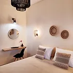 Aparthotel Nisaki &