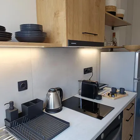 Nisaki & Lägenhetshotell Méthana