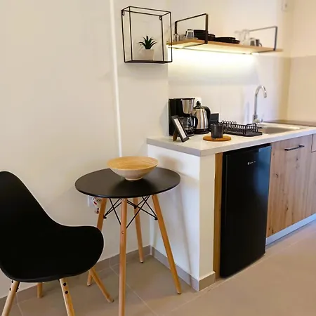 Nisaki & Lejlighedshotel Méthana