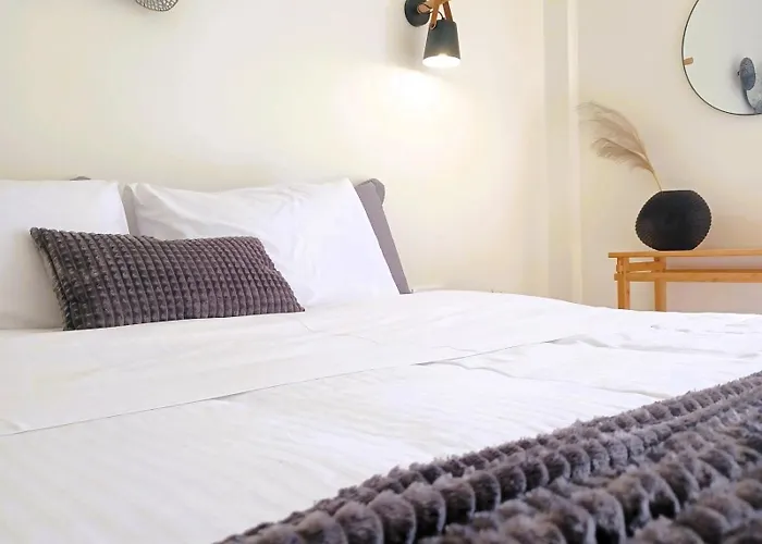 Nisaki & Aparthotel 3*